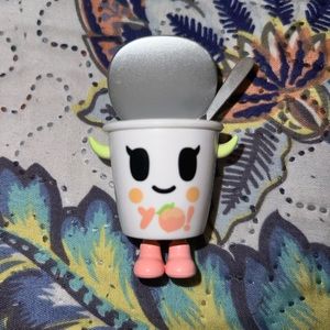 Peachy Momo TokiDoki Figurine